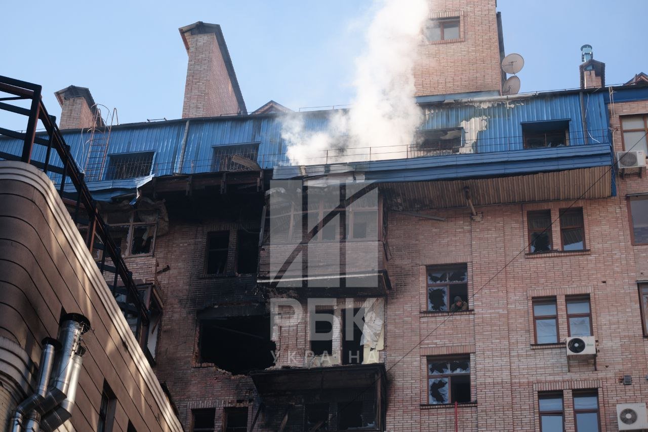 Ліквідація наслідків ракетного удару в Києві