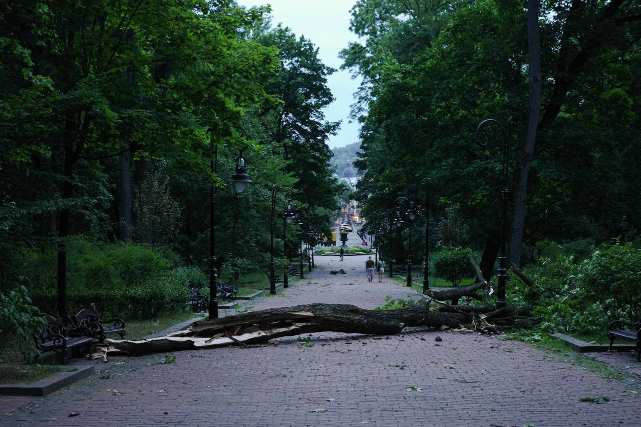 Відновлювальні роботи після негоди