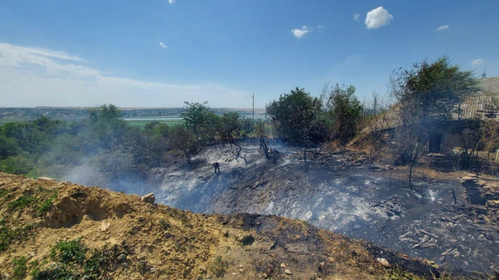 Місцеві жителі у спільній боротьбі з вогнем