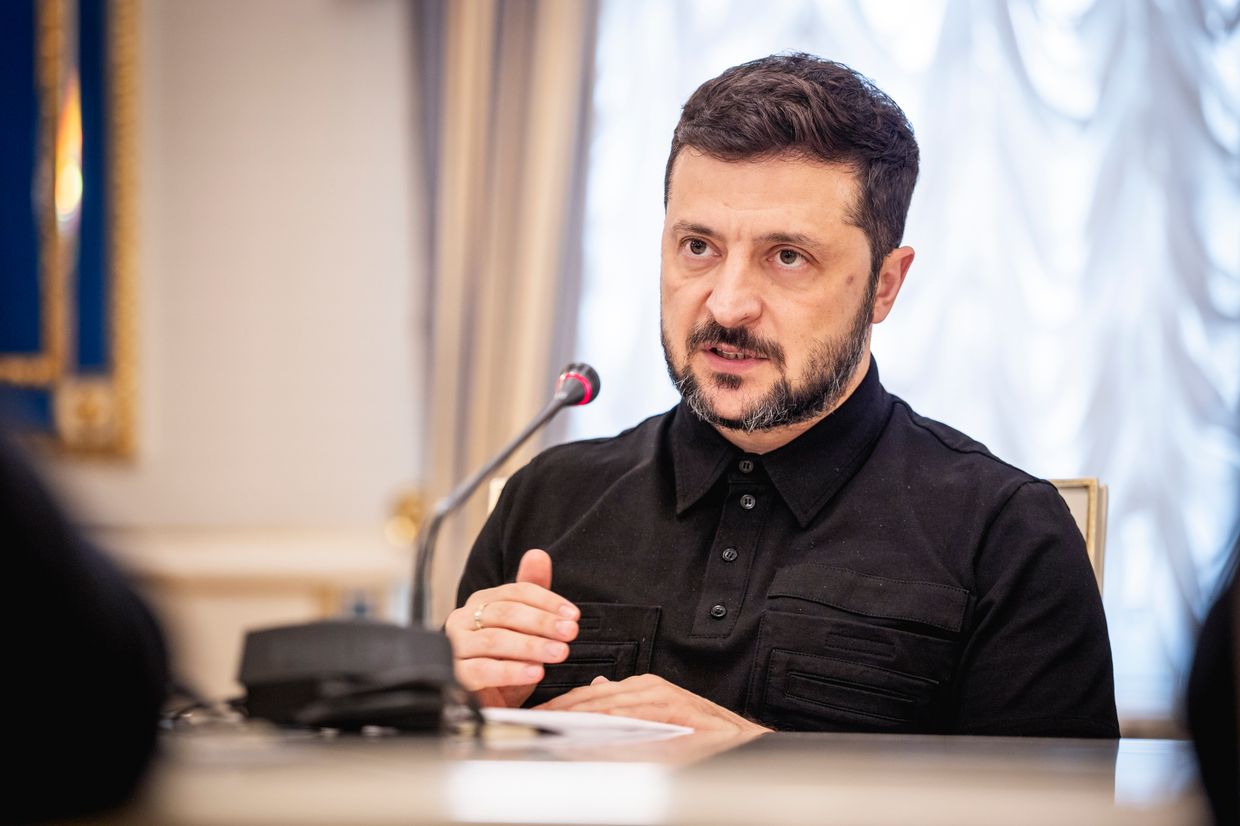 Президент Володимир Зеленський спілкується з журналістами в Берліні, Німеччина, 30 червня 2025 року.