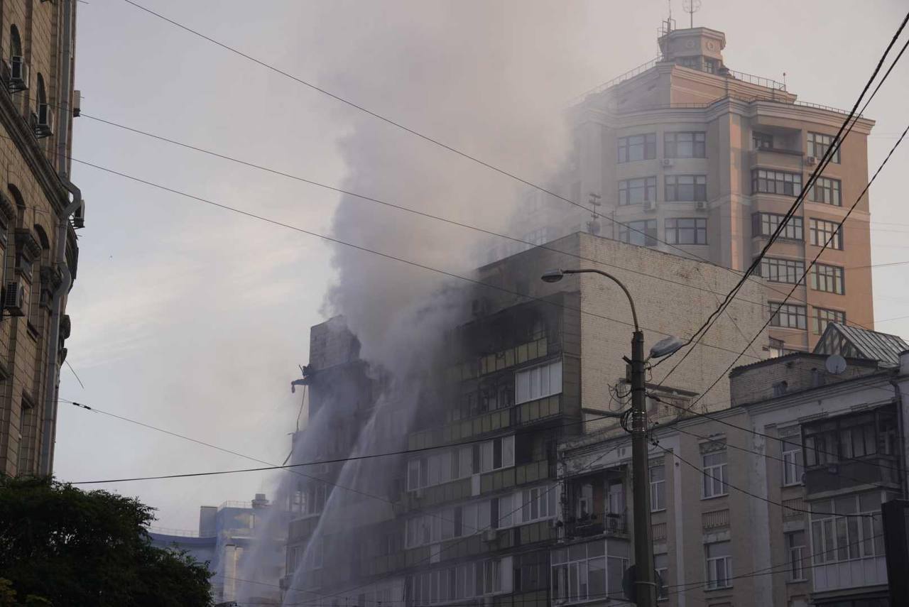 Київ під час ліквідації наслідків удару