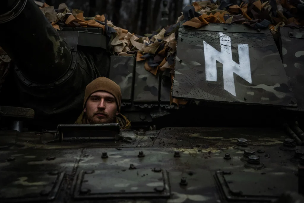 Бійці Азова на військоввій техніці