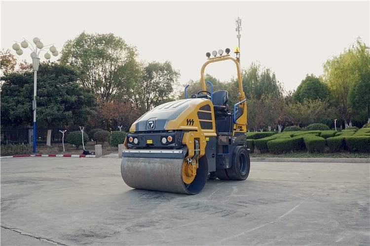 Міні вібраційний дорожній каток XCMG XD140