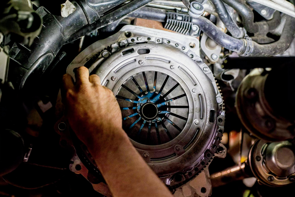 ремонт мотора автомобиля Volkswagen