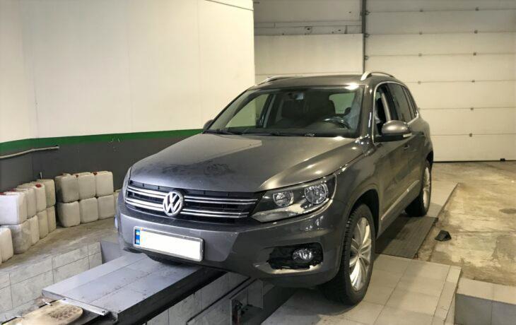 внедорожник VW на СТО