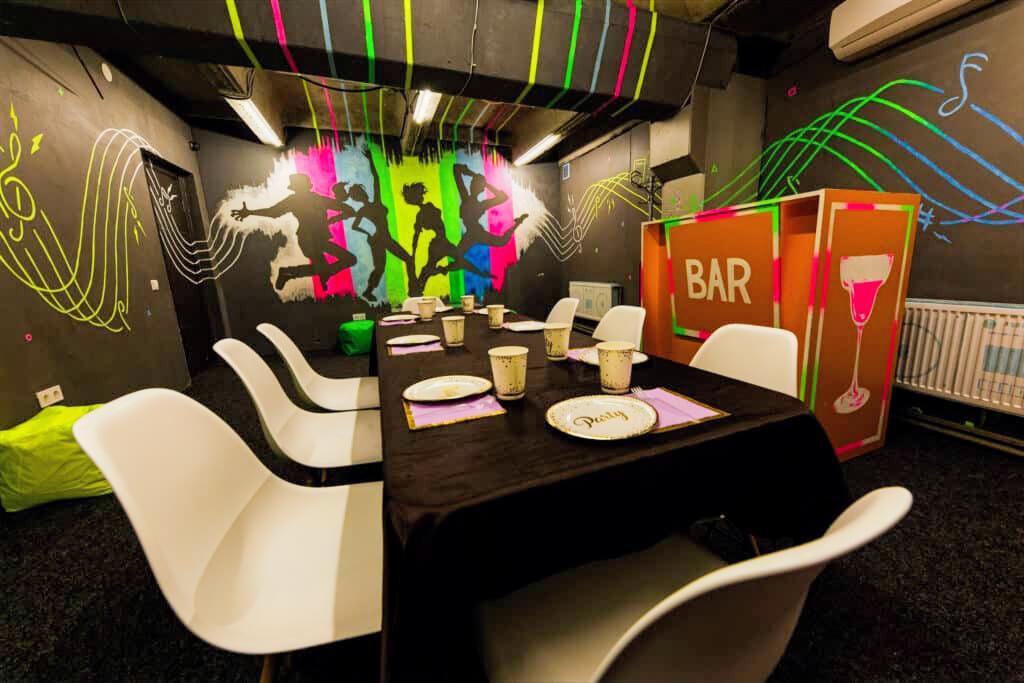 Яскравий неоновий диско зал від NeoN Hall