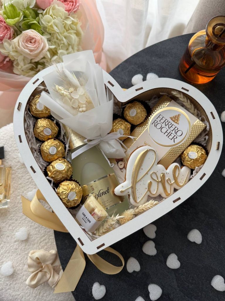 Подарунковий набір «Gold Heart» — романтичний та ніжний подарунковий бокс для жінки