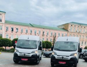Чорноморськ отримав два автомобілі соціального таксі спеціалізованого призначення