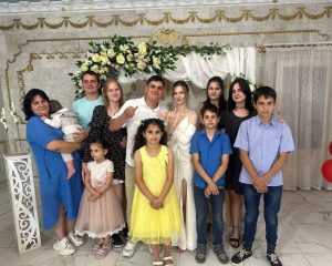 Майже нічого не залишилося: російська ракета вбила 6 членів родини у українському селі