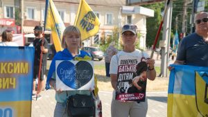 У Миколаєві родичі зниклих без вісті військовослужбовців провели протестну акцію