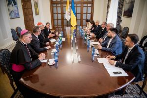 Україна попросила Ватикан допомогти з гуманітарною кризою у окупованому Херсонському регіоні