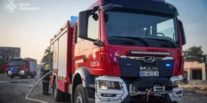 Іноземне судно отримало ушкодження: Росія обстріляла Одесу і завдала потужного удару по порту області, є жертви та поранені