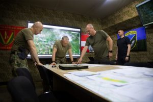 За даними військових, в Костянтинівці залишаються до 145 російських солдатів, тоді як українські війська утримують оборону