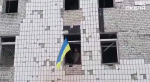 Двоє українських військових захоплені російськими силами після операції з підняття прапора в Костянтинівці, підтверджує Скеля