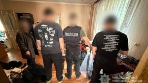 Судитимуть військовослужбовця з Одещини за поширення СЗЧ, зберігання наркотиків і зброї