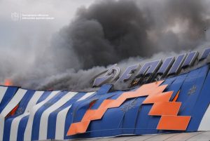 Палає останній «Епіцентр» у Запоріжжі, раніше знищили гіпермаркети в Одесі