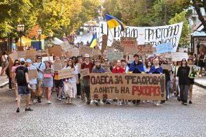 В Одесі підлітки вже 16 днів виступають проти змін у складі уряду