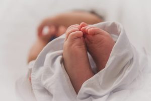 В Одеській області через виклик швидкої сусідкою сталися смерть, судовий розгляд і забрання дітей