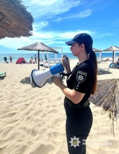 Відпочинок на закритих пляжах загрожує життю: поліція закликає не ризикувати собою та дітьми