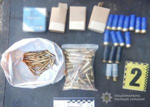 В Одеській області знайшли сховище зі зброєю у звичайних речах — чоловік приховував більше тисячі набоїв і гранати