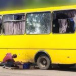 Після обстрілу автобуса в області загарбники влучили в маршрутку в Херсоні