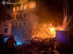 Більше 120 рятувальників вночі боролися з наслідками однієї з найпотужніших російських атак на Одещину