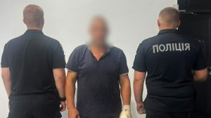 Жителю Одеси повідомили про підозру у хуліганських діях через вибух піротехніки поруч із будинком