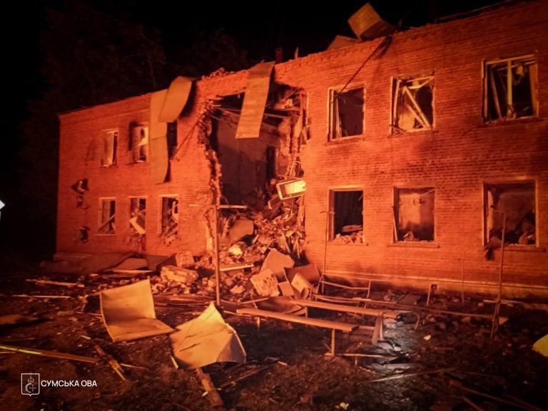 Свідомо обстріляна: Росія влучила в житловий будинок у Сумах