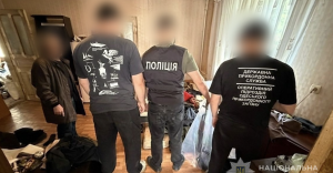 У Одеській області військовий тримав вдома зброю, вибухівку та наркотики