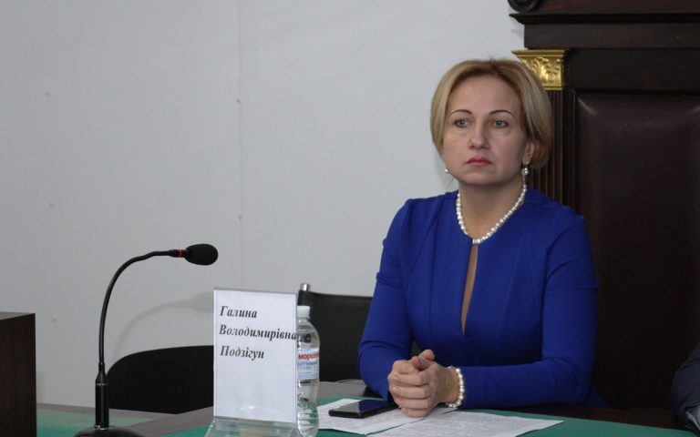 Керівник суду Миколаєва оформила у власність службове житло