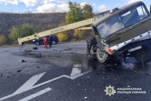 У Черкаській області легковий автомобіль і автокран зіткнулися на дорозі Київ – Одеса: двоє загиблих та двоє постраждалих