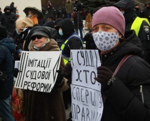 Рішення ЄС фінансувати нібито «антиреформи» викликає критику серед українських експертів