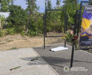 У Болградському районі поліція розслідує випадок пошкодження банера з портретом загиблого військового